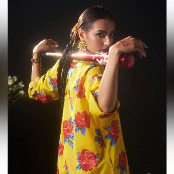 GENERATION PAKISTANI DESIGNER FLORAL DRESS - Picture 3 of 12